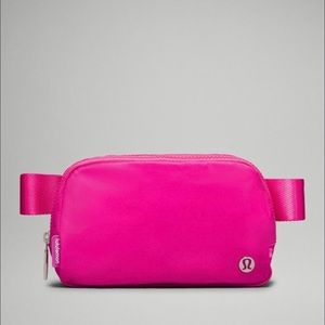 NWT 🍋 Lululemon Everywhere Belt Bag Sonic Pink